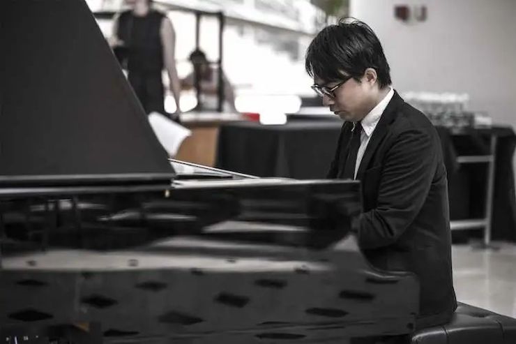 宋思衡的“宅抗疫” | 挑战主播、筹集口罩、闭关作曲，这位取消了20场演出的钢琴家原来这么忙！